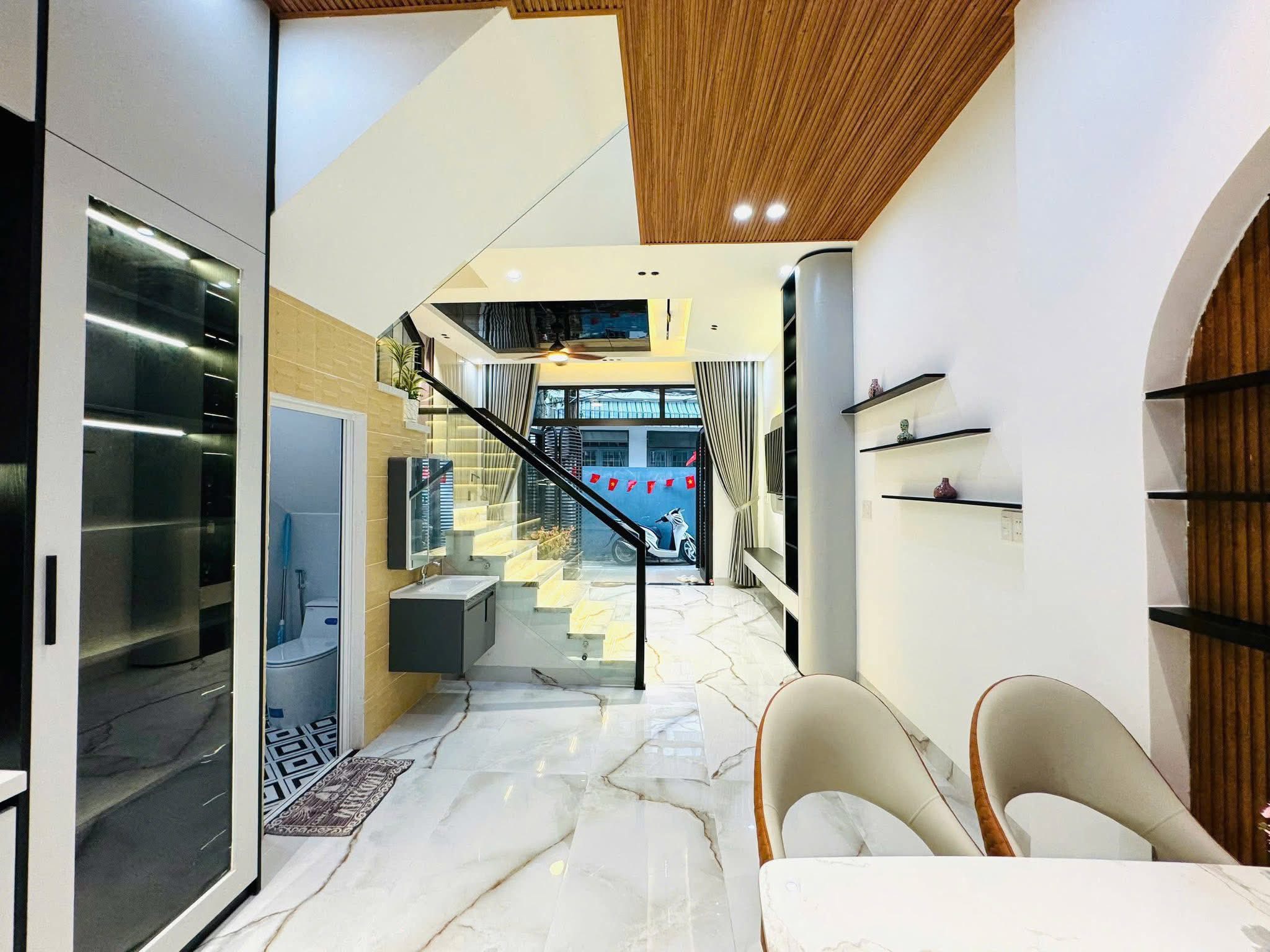 Chào mừng quý khách đến với cơ hội sở hữu ngôi nhà phố xây mới 100% tọa lạc ngay trung tâm thành phố Đà Nẵng