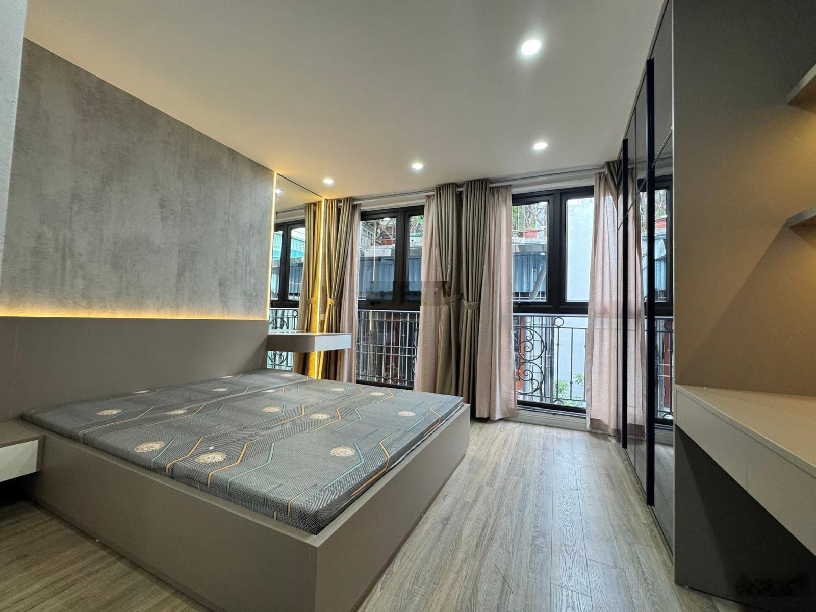 Mới nguyên! Lô góc Vĩnh Phúc, ngõ thoáng - thông, ô tô gần, thang máy, ở luôn, sổ CC, 45m2x5T