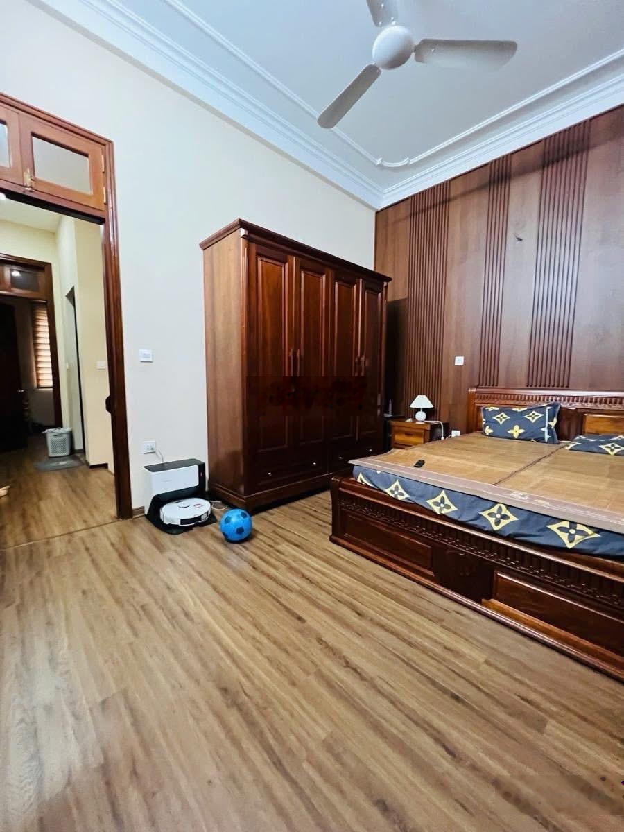 Nhà Kim Mã sát phố, ngõ VF3 phi, thông tứ tung, 30m ra ôtô, dân xây chắc chắn, ở ngay, sổ CC 41m2