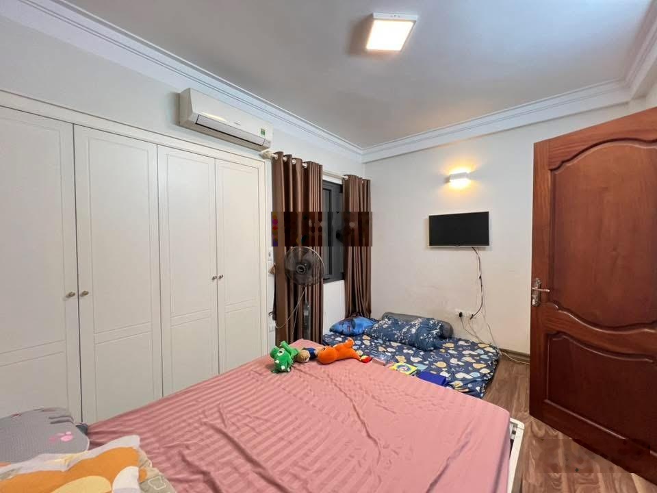 1 ngoặt tới nhà, ngõ thông, gần phố, dân xây KCBT, nhà Đội Cấn, tổng 3pn, ko QH