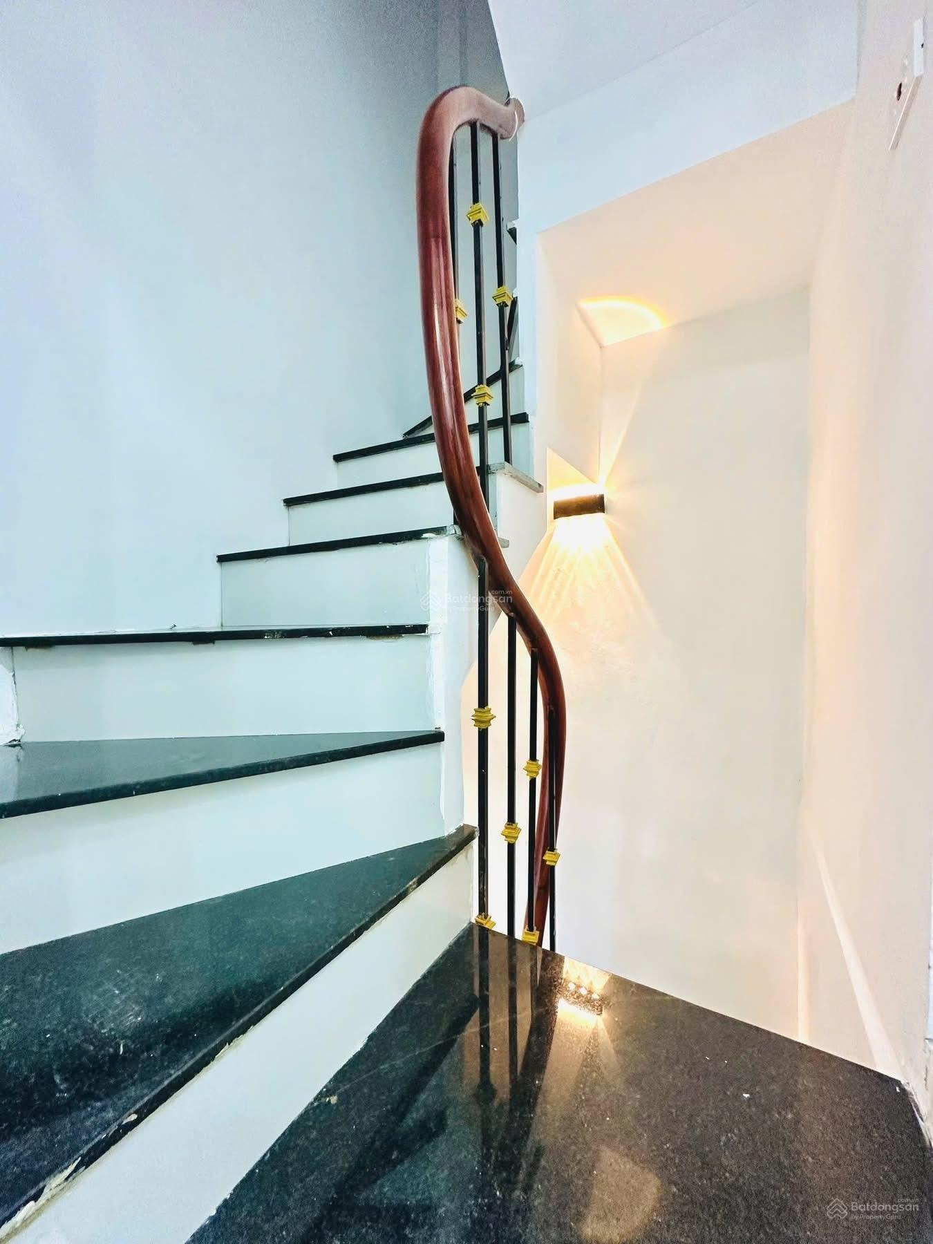 Chính chủ nhờ bán nhà Hai Bà 16/25m 4T giá 3.95 tỷ