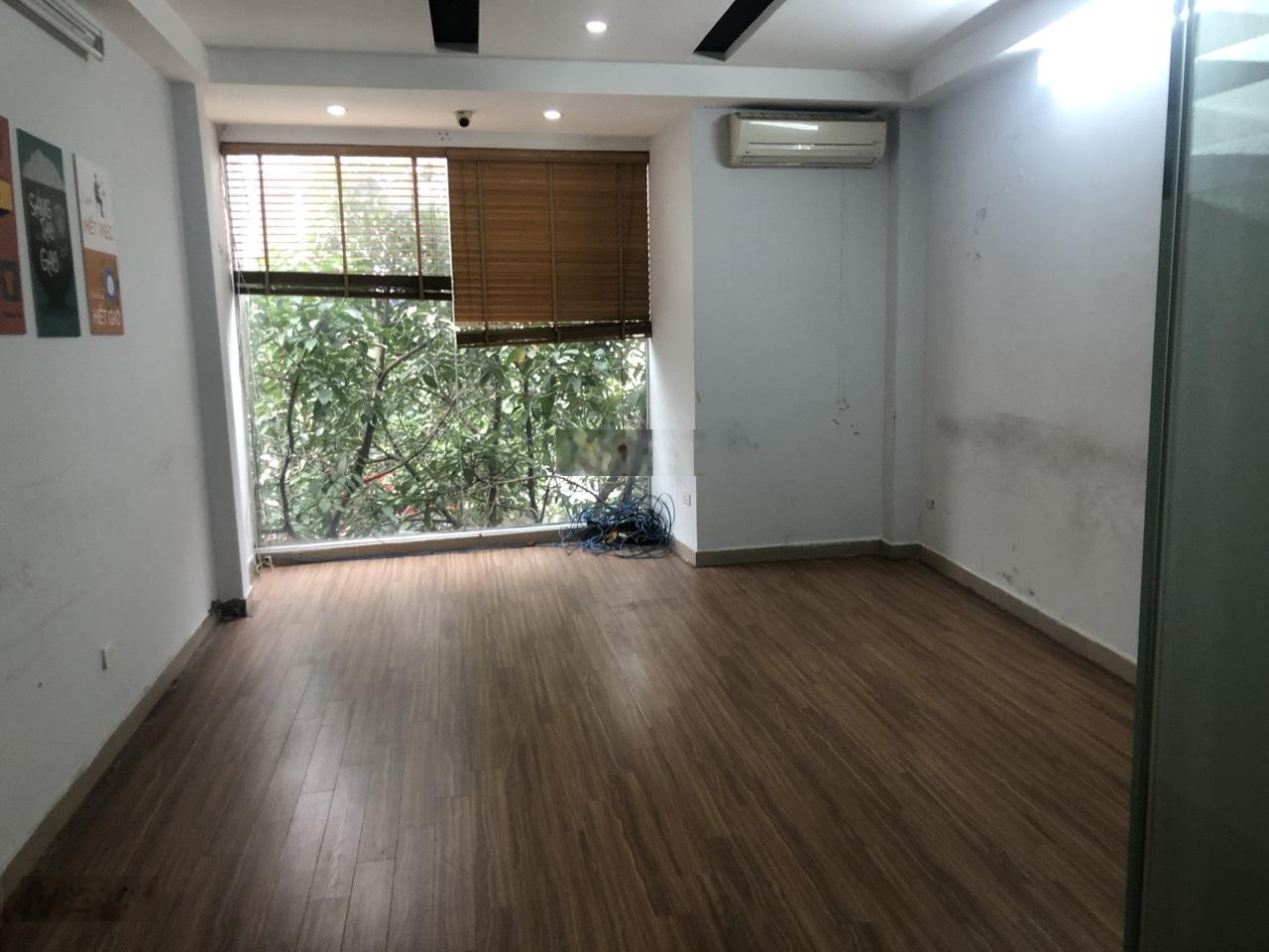 Bán nhà mặt phố Kim Mã, 30 m2, sổ đỏ cất két, hướng Đông Nam, Kinh Doanh mọi mặt hàng