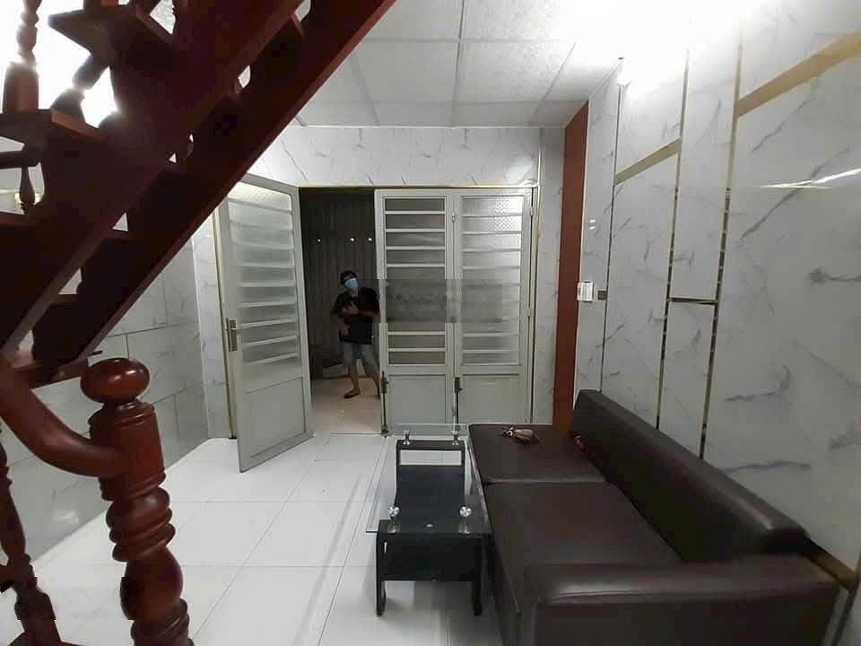 Bán nhà Phạm Hữu Lầu cách xe hơi chỉ vài bước chân DT 33m2 giá siêu rẻ