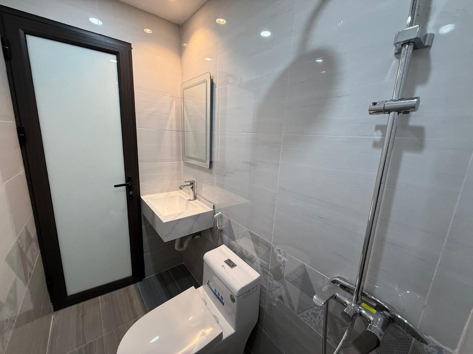 Bán nhà Phố Thành Công, Nguyên Hồng Ba Đình, 6 Tầng gần Ôtô gần Phố Giá 6,2 tỷ.