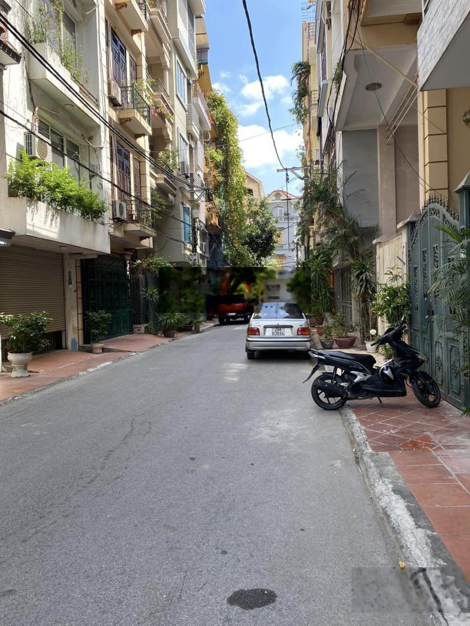 Gia đình cần bán nhà 5 tầng phố Ngọc Khánh Ba Đình