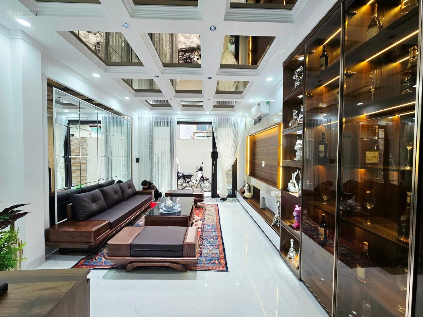 Bán nhà đẹp dân xây Quận Ba Đình gần phố Vĩnh Phúc, Ô TÔ 15m: DT 51m2x 5T, 2 thoáng, không QH