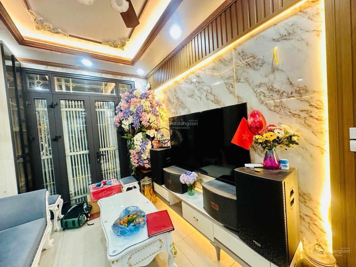 Mặt ngõ lô góc thoáng mát, nhà đẹp full NT, kinh doanh ngõ thông oto qua.Dt 30m 5T mt3.3m giá 7,9ty