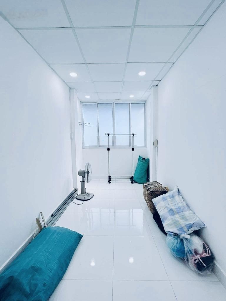 Nhà hẻm Ô tô, Xóm Chiếu, P.18, Q.4, 15m2, 2 lầu, chỉ 1,99 tỷ!