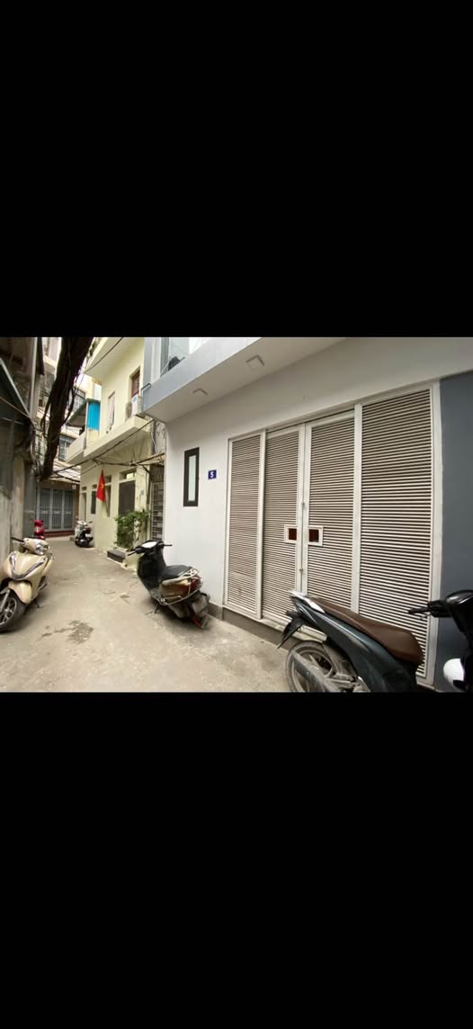 Siêu phẩm nhà 5 tầng vừa hoàn thiện, tọa lạc ngay mặt đường Đê La Thành sầm uất