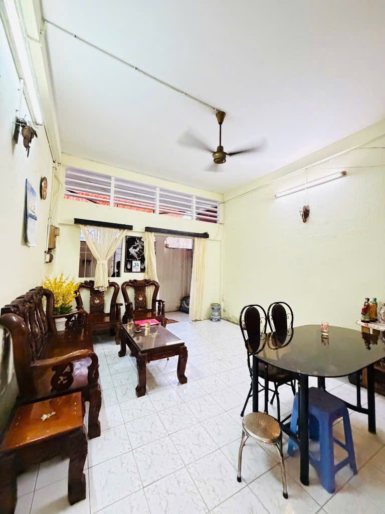 Nhà 3 tầng đẹp như hoa hậu, sát phố ẩm thực Vạn Kiếp, giá hời 10 tỷ