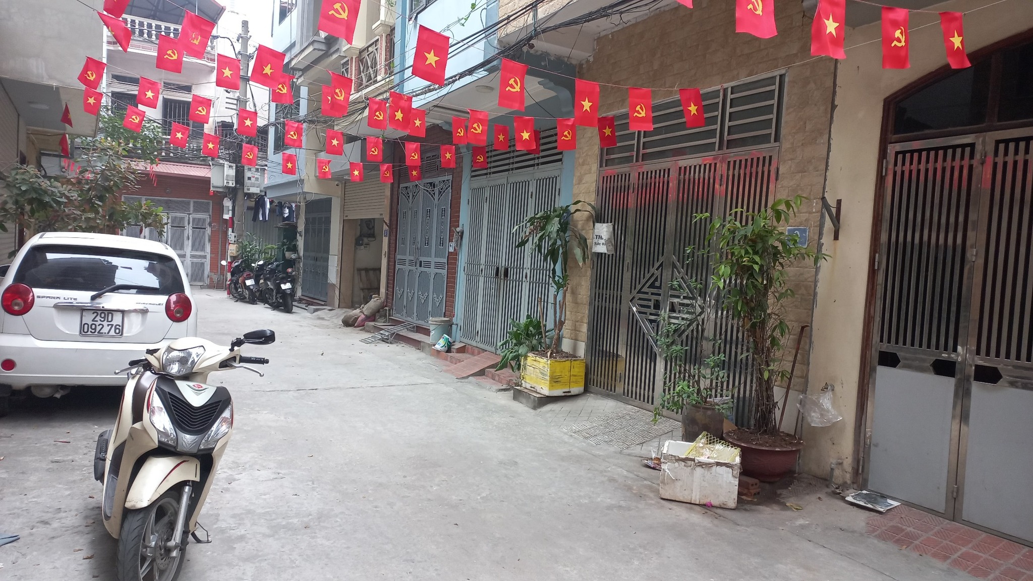 Cần bán nhà phố Sài Đồng, Long Biên, Hà Nội với diện tích 35m², xây 4 tầng kiên cố, dân xây chắc chắn