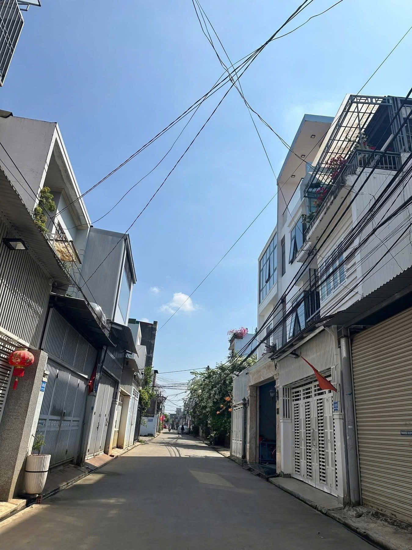 Chính chủ bán gấp nhà 5m x 22m nở hậu, 3 ngủ, hẻm xe hơi tránh nhau tại Nguyễn Tất Thành, Đắk Lắk chỉ 4,25 tỷ