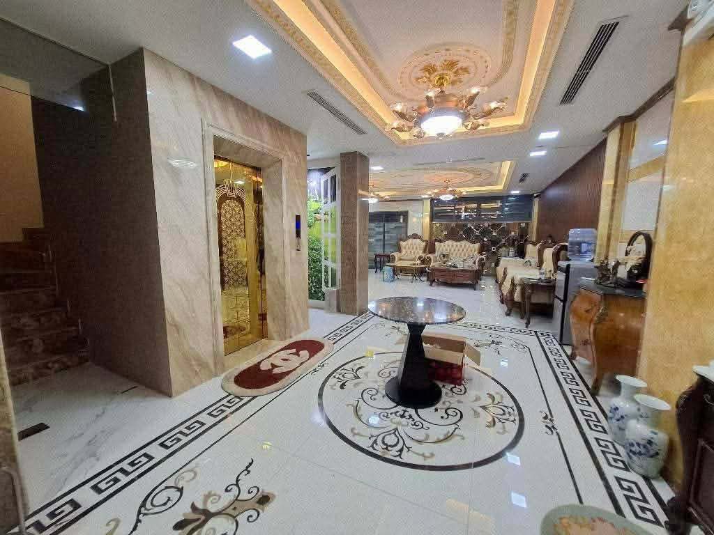 Nhà 5 tầng đẹp, ngõ rộng gần oto tránh, gần Hồ Cầu Giấy - 38m2