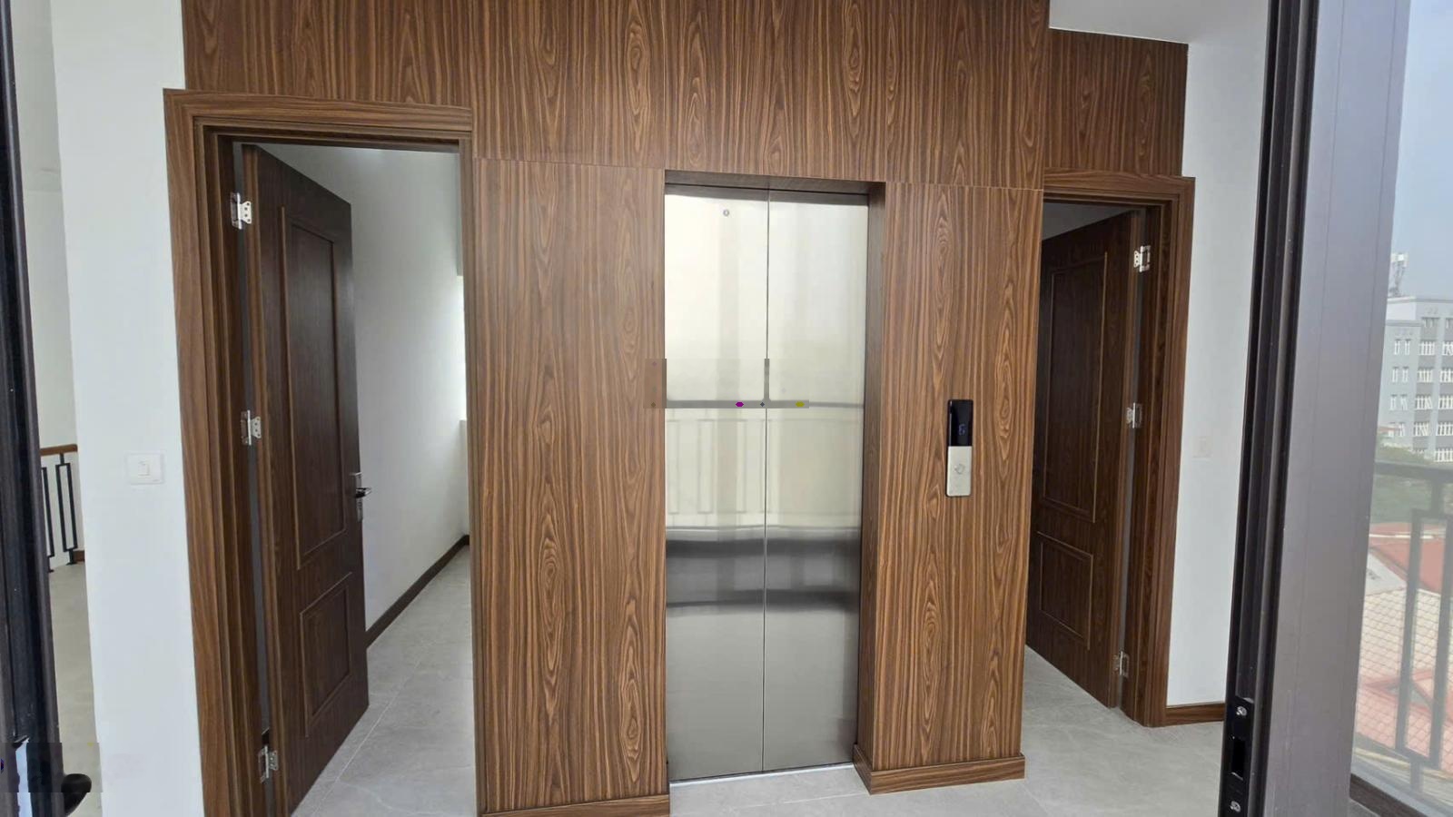 Chính chủ bán nhà phố lô góc siêu hiếm Nguyễn Thái Học Ba Đình full nội thất đẹp - 6 tầng thang máy