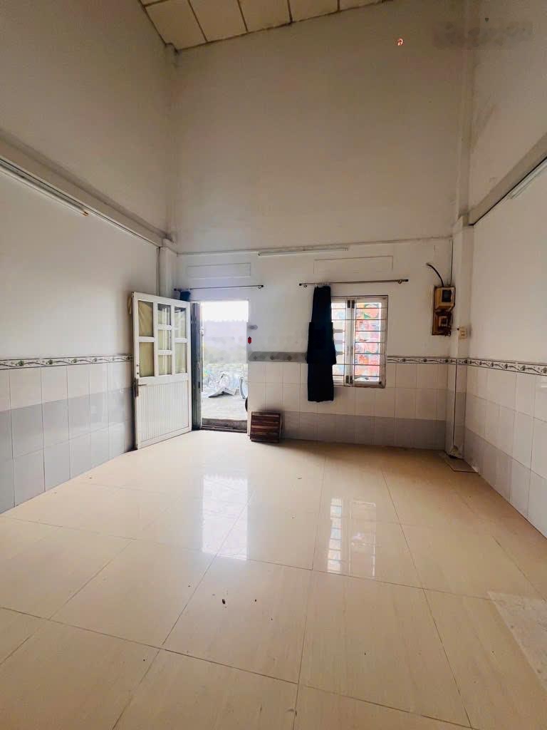 Nhà cấp 4, thích hợp mua cải tạo hoặc xây mới