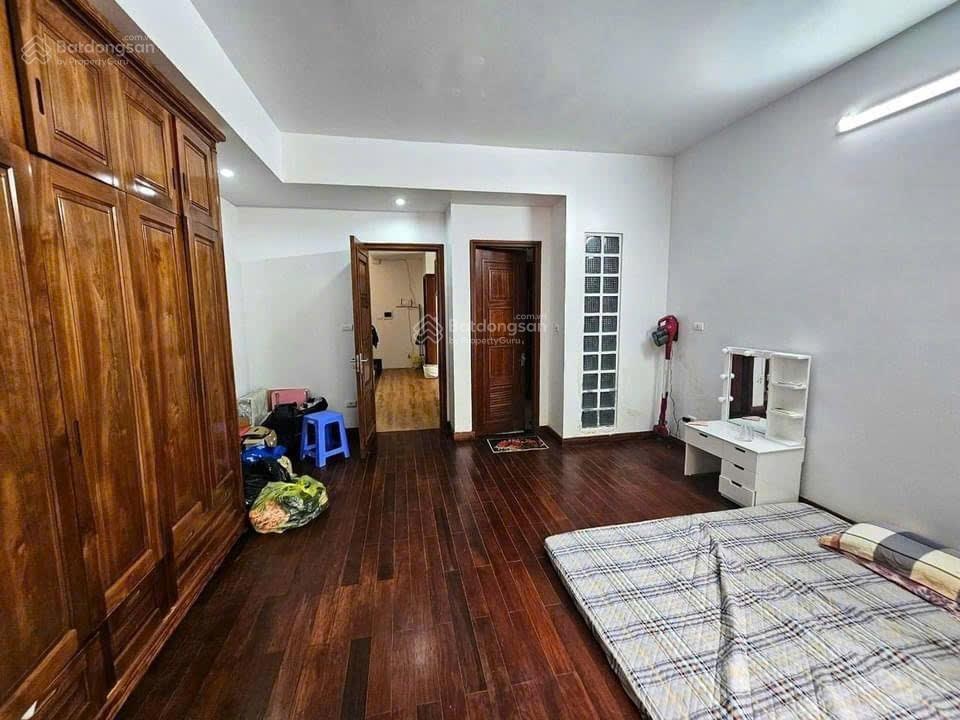 Bán nhà 3 tầng Đội Cấn, Ba Đình DT 52m2 chỉ có 8 tỷ giá đâu tư vị trí siêu đẹp gần phố hiếm nhà bán