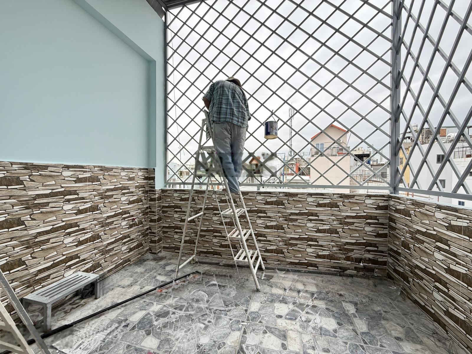 Cho thuê nhà nguyên căn 1trệt + 2 lầu + 1ST, nhà đang làm mới 100%, 2PN 3WC, ngay Tô Hiến Thành Q10