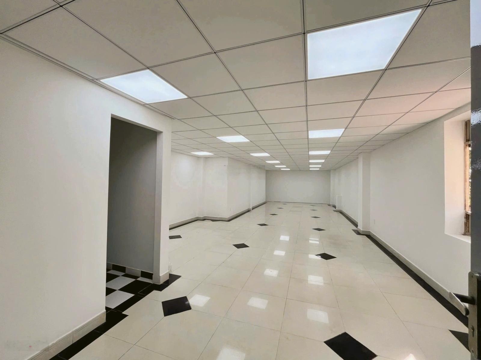 Cho thuê nhà mặt tiền 3 Tháng 2 Quận 10 - kế Hado Centrosa cao cấp - kinh doanh sầm uất