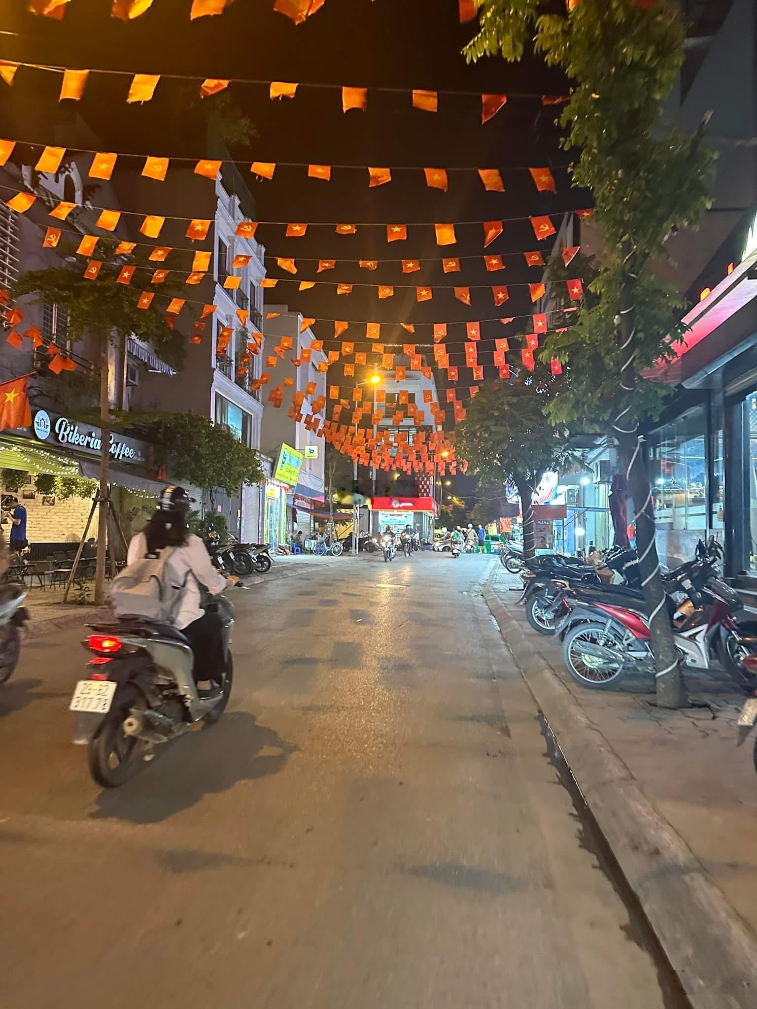 Bán nhà Hoàng Hoa Thám cực hiếm ,ngõ nông , rộng thoáng -30M ra mặt phố .