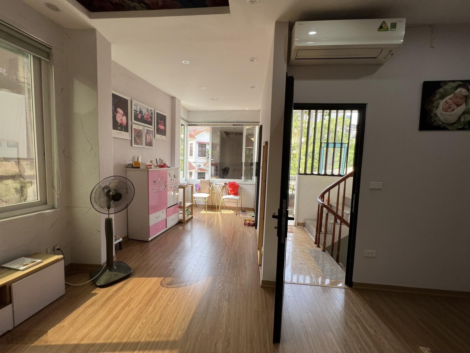 Bán nhà lô góc 3 thoáng phố Hoàng Hoa Thám, cách phố chỉ 30m, sổ riêng, không lỗi phong thủy