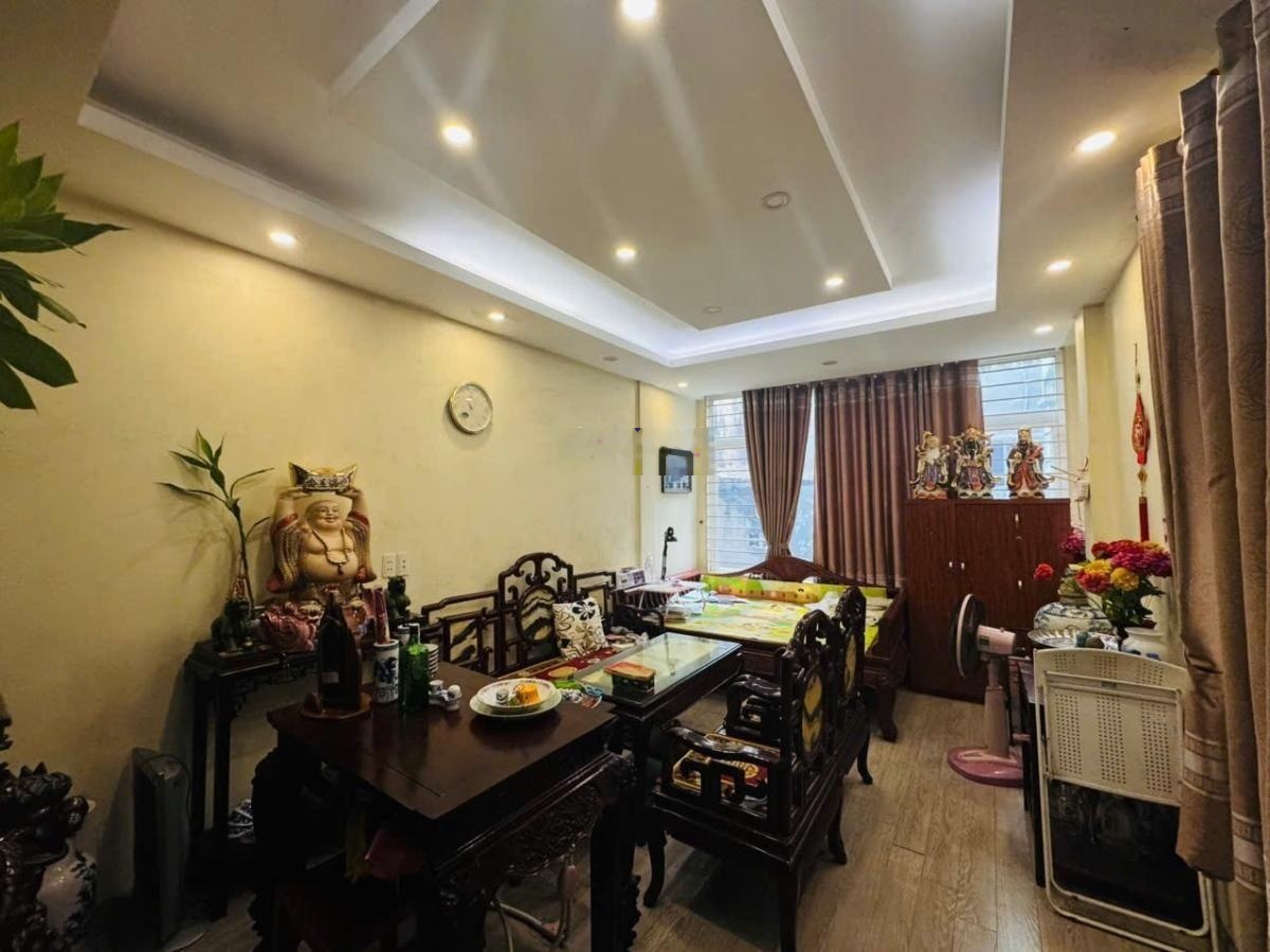 Bán nhà siêu hiếm Hoàng Hoa Thám, Ba Đình, Nhà mới đẹp, DT 39m2 - 5 tầng, giá 10.5 tỷ