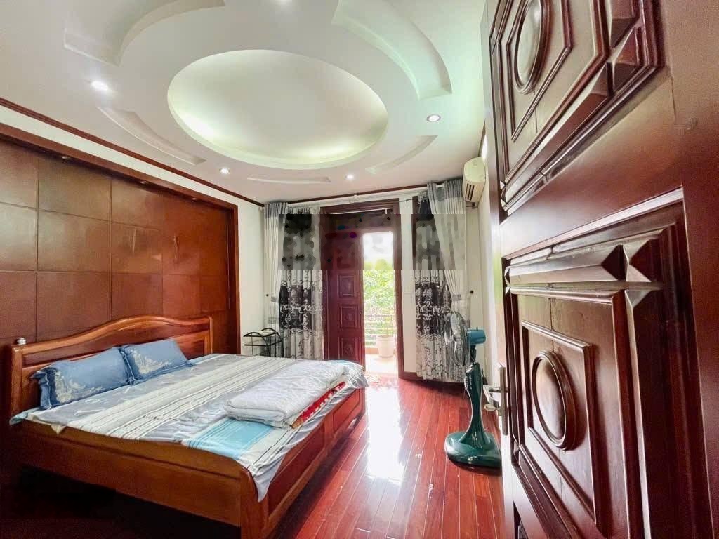 Bán nhà mặt phố Liễu Giai, lô góc 115m2 x 9 tầng, có 120 tỷ, có hầm