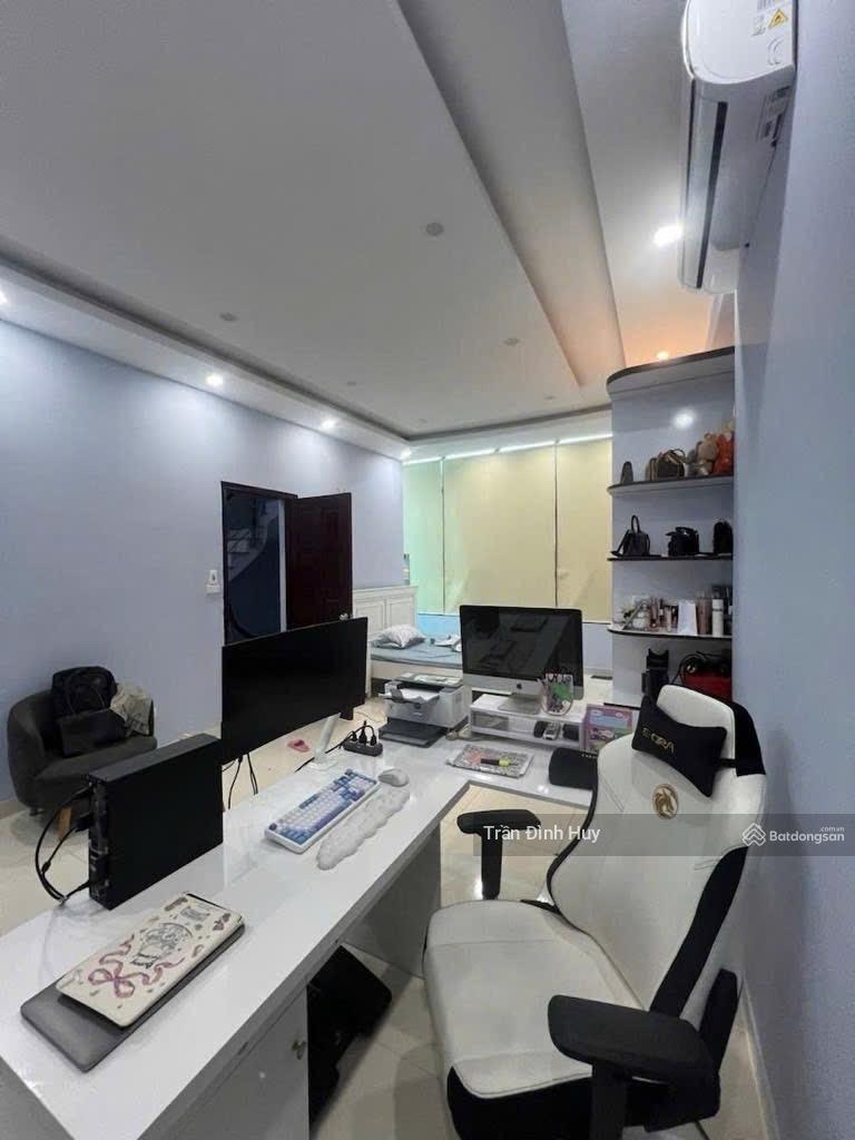 Nhà hiếm tại Giảng Võ, Ba Đình. 63m2, Mặt tiền 5.4m. Giá 18.9 tỷ