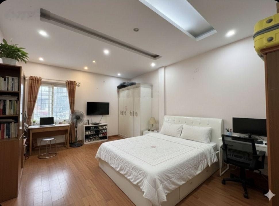 Bán nhà phân lô Hoàng Hoa Thám ô tô đỗ cửa, DT 60m2 ô chờ thang máy duy nhất khu vực giá 22 tỷ