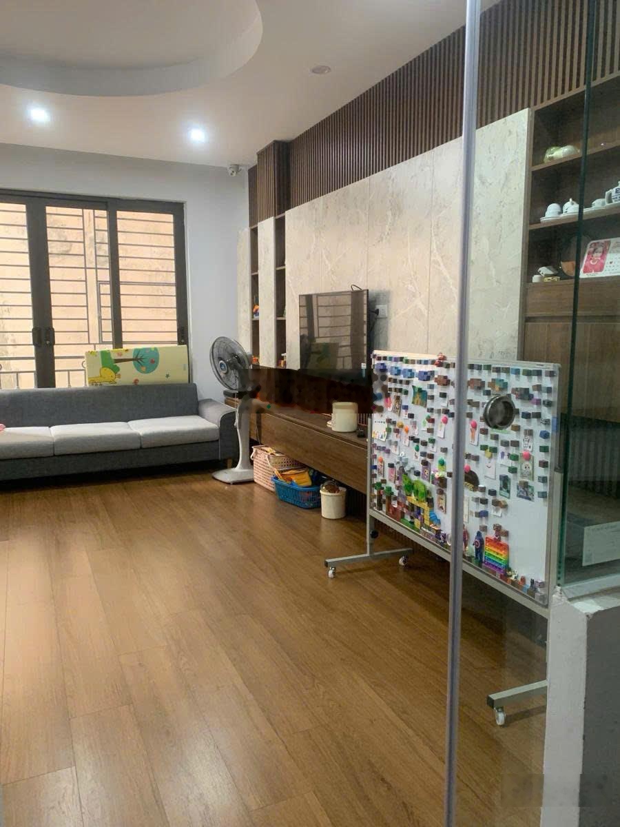 Bán nhà Đội Cấn,,trung tâm ba đình,35m x 4 tầng,nhà mới full nội thất,10m ra phố,nhỉnh 9 tỷ