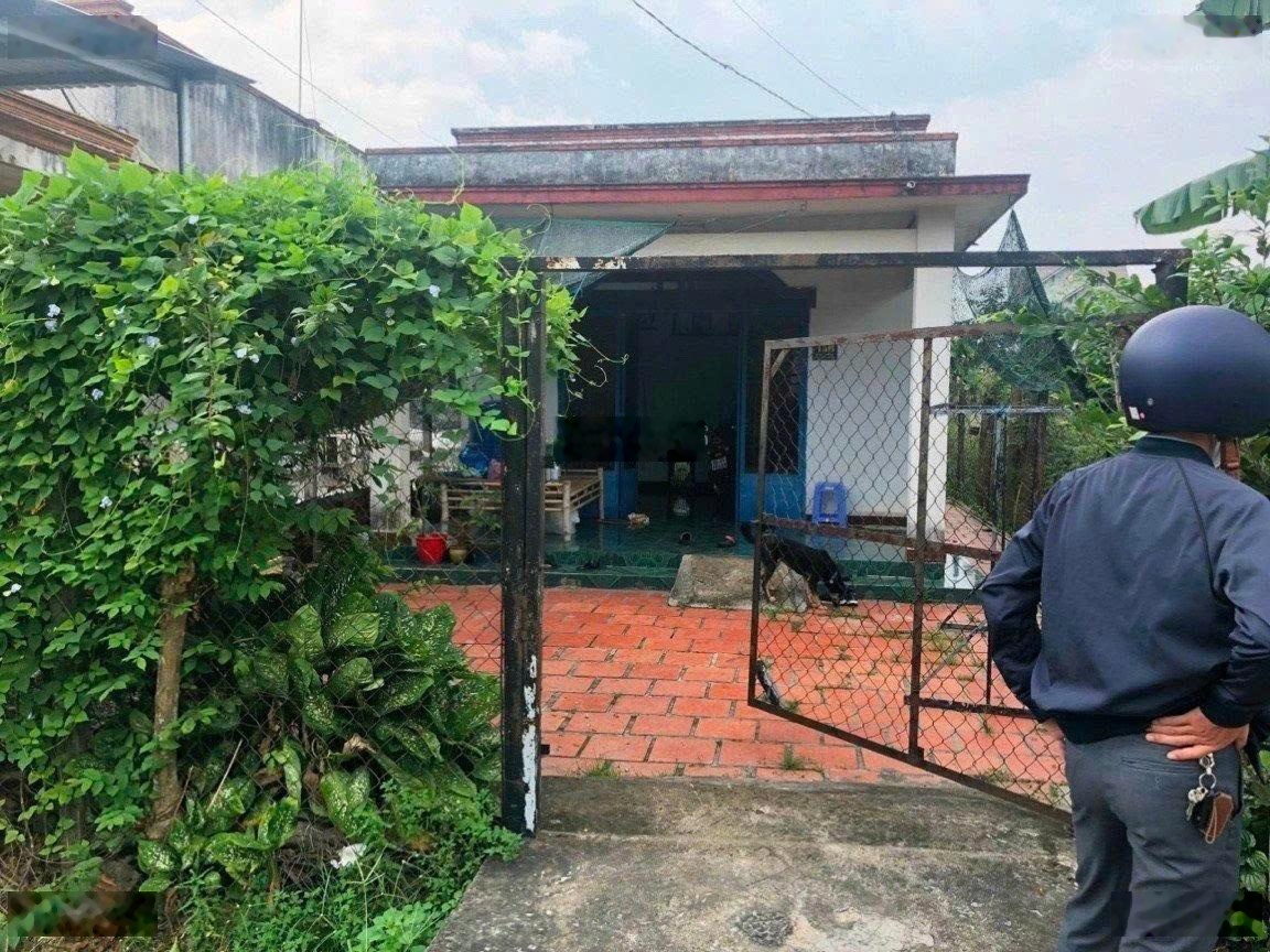 Tôi bán gấp căn nhà 105m2 giá 950tr đường Nguyễn Thị Ni xã Phước Hiệp Củ Chi sổ hồng riêng