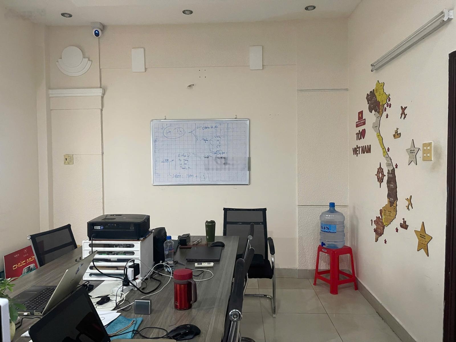 Mình cần sang mặt bằng văn phòng kinh doanh MT Tạ Quang Bưu đối diện Giai Việt