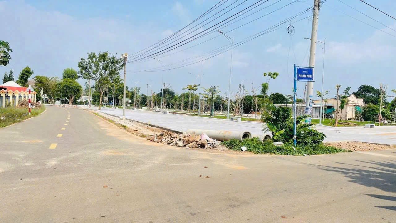 Tìm kiếm một mảnh đất 'chất như nước cất' tại thị trấn Đất Đỏ