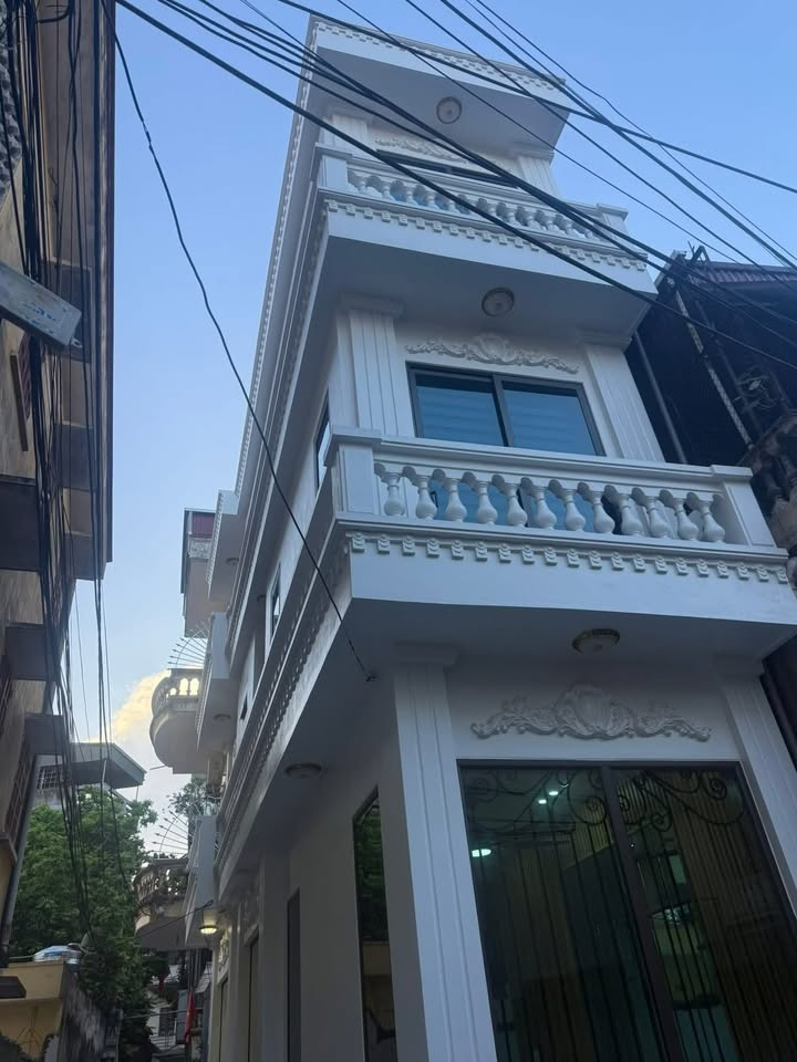 Bán nhà 3 tầng hiện đại, 52m2, 3 phòng ngủ, hướng Đông Nam tại phố Hồng Quang, thành phố Hải Dương