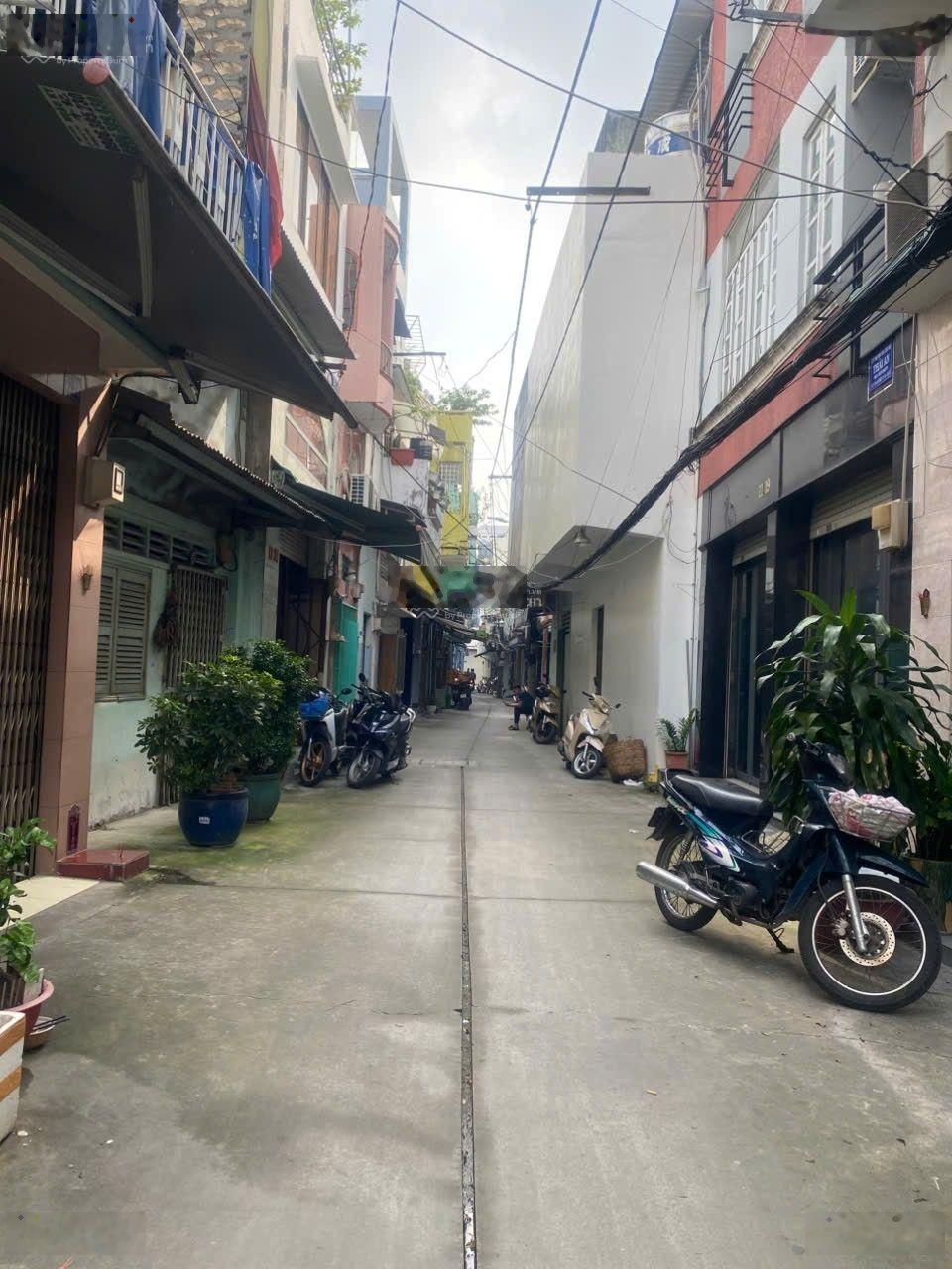 Nhà 3.6 x 8.8m trệt 1 lầu hẻm 1/ rộng 3m Trần Bình Trọng