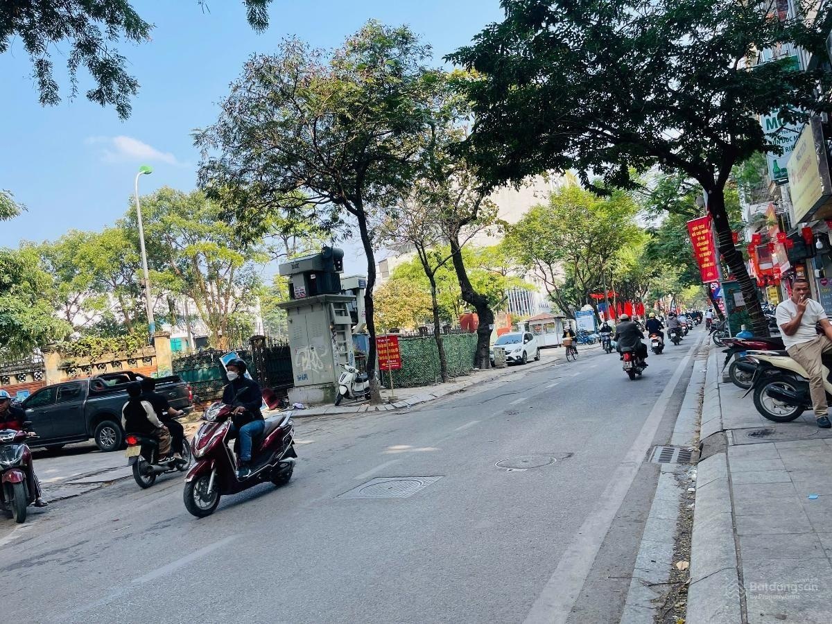 Bán nhà mới Đội Cấn đẹp ở ngay 10m ra Đội Cấn, 200m Lăng BắC DT 40m2 giá 16,5 tỷ