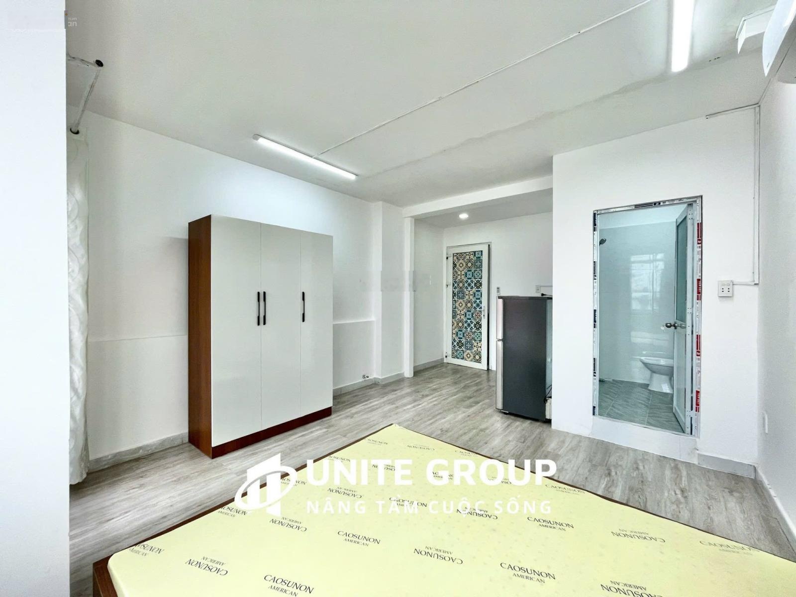 Phòng ban công thoáng full nội thất ngay khu Phan Xích Long