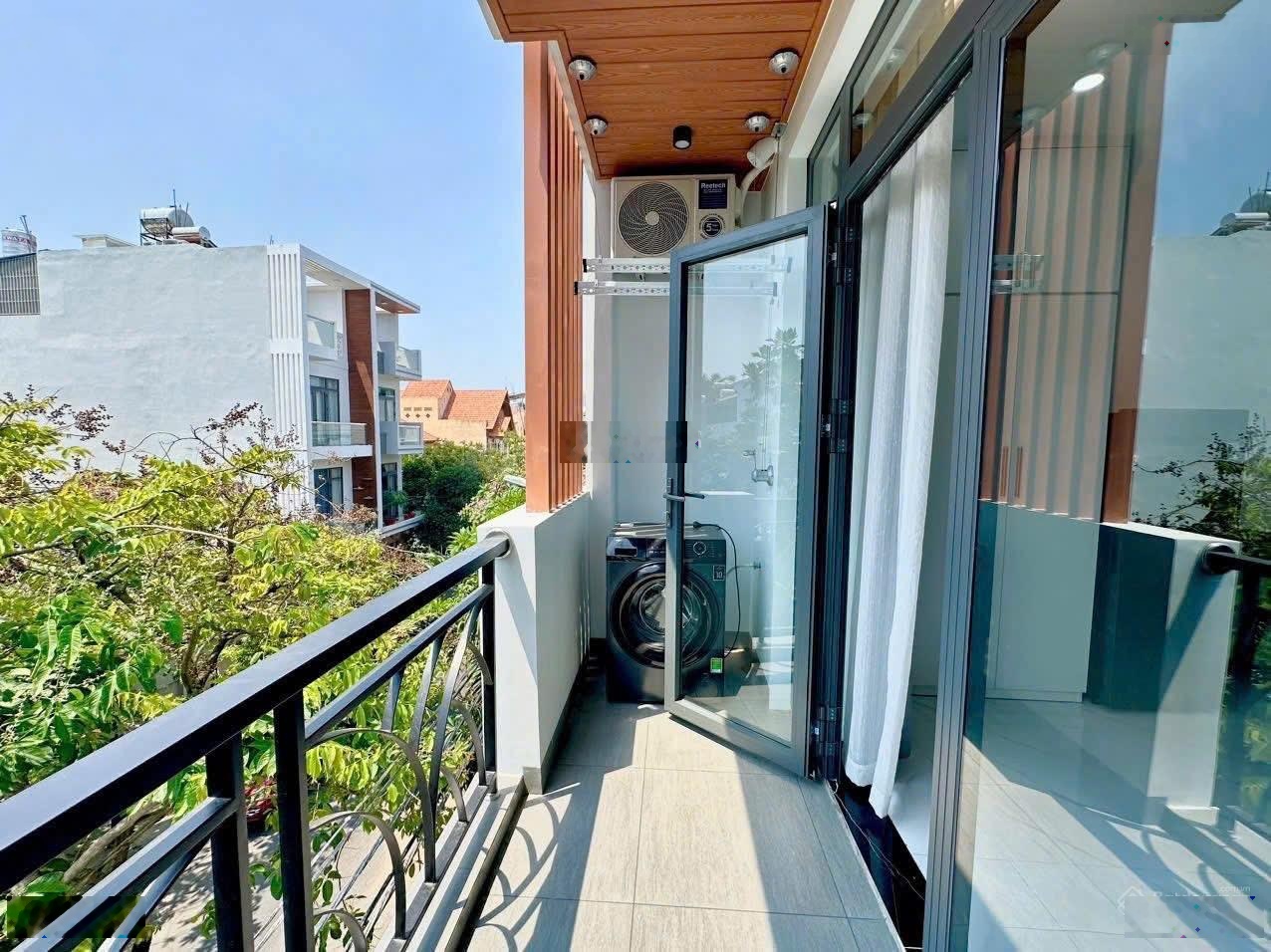 Tòa CHDV phố Kim Mã dòng tiền 1.3 tỷ/năm, 21PKK, VF3 đỗ cửa, gần phố, đầy đủ PCCC, 90m2