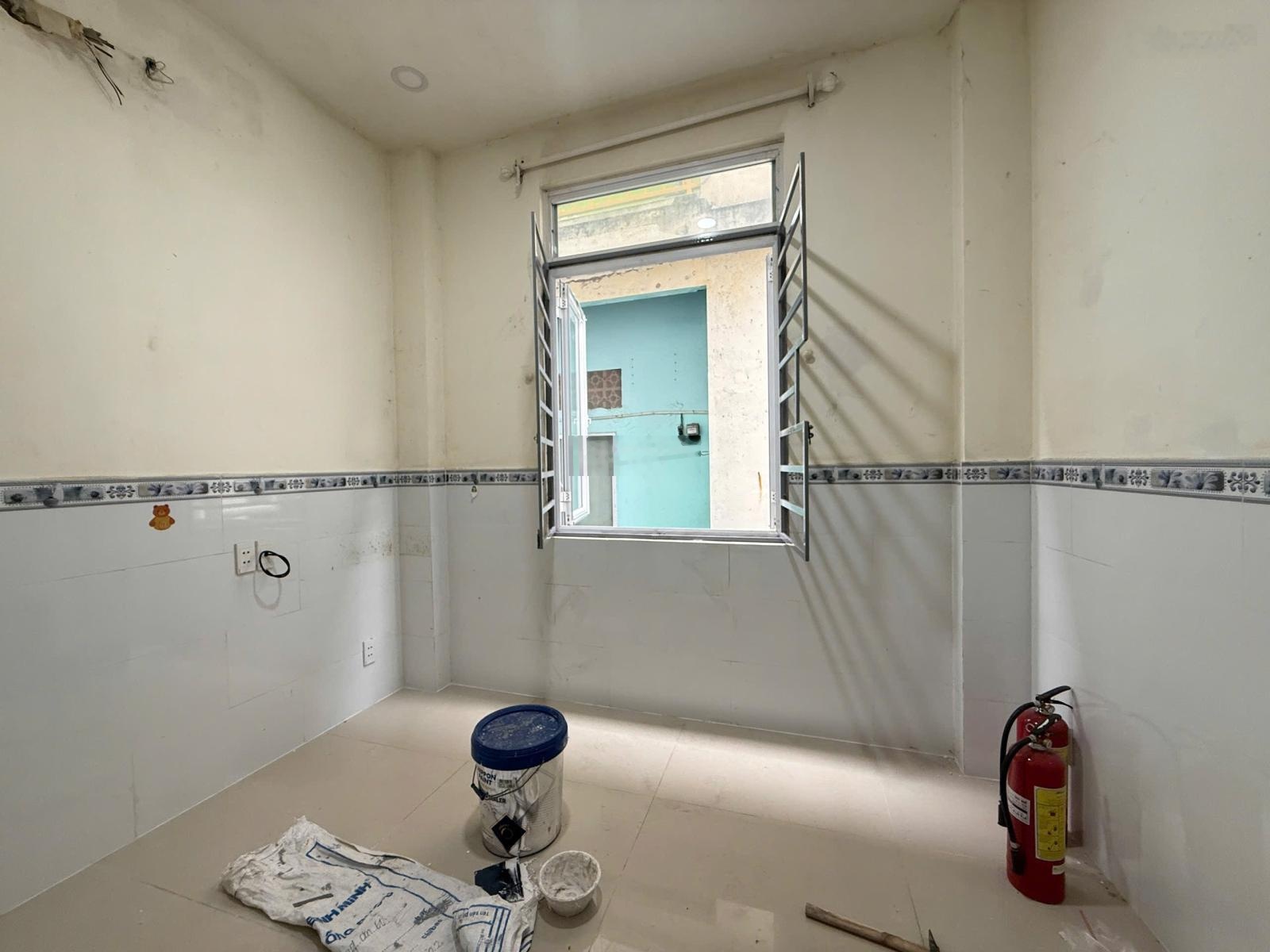 Nhà giá rẻ! Nhỏ gọn 2PN 3WC cửa sổ thoáng 3.3m x 4.2m HXM ngay Tô Hiến Thành siêu thị Big C Q10