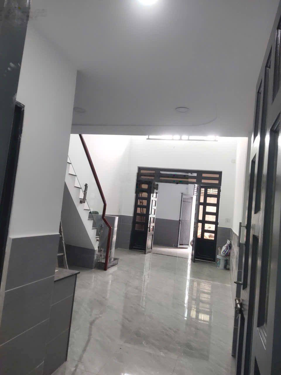 Giảm giá bán nhanh trong tháng chỉ còn 1,7 tỷ nhà Hóc Môn Thới Tam Thôn DT: 4 x 19m