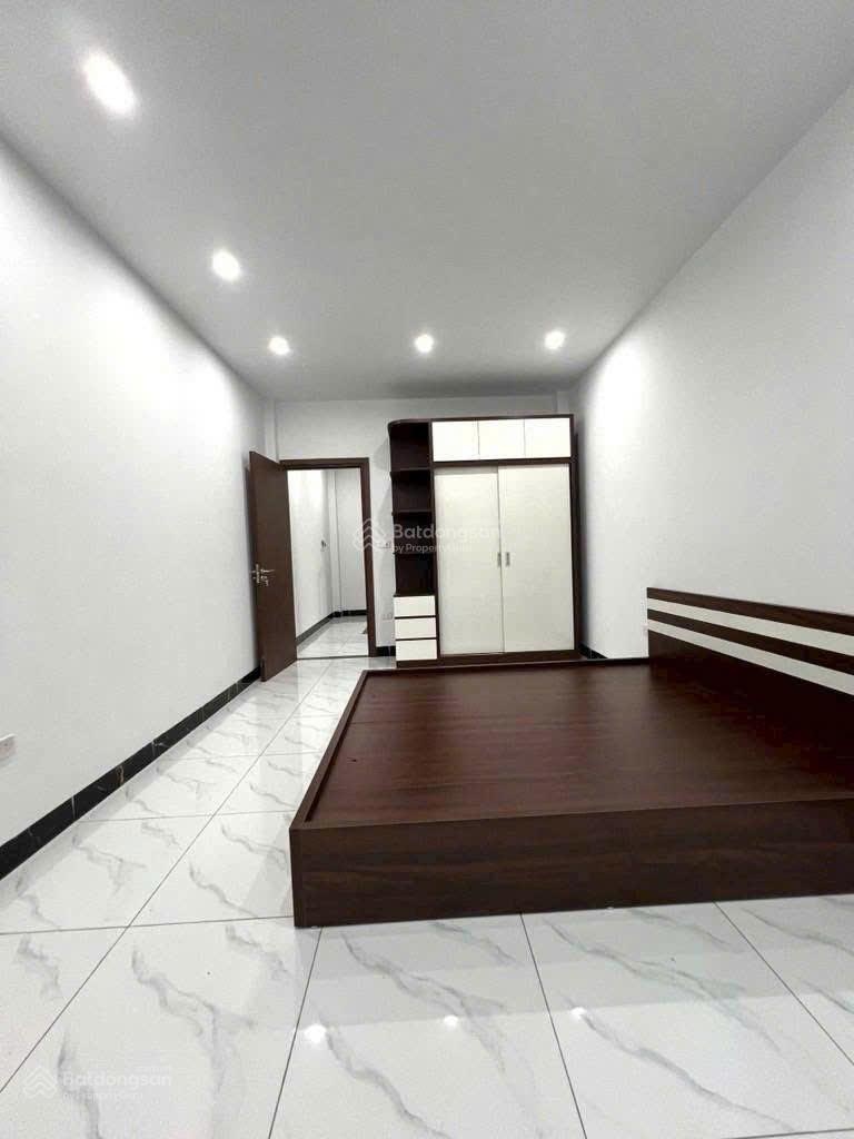 Bán nhà mới 5T 3PN DTSD 150m2, sau KĐT Gleximco D Lê trọng tấn, nội thất đầy đủ. Giá 4 tỷ CTL