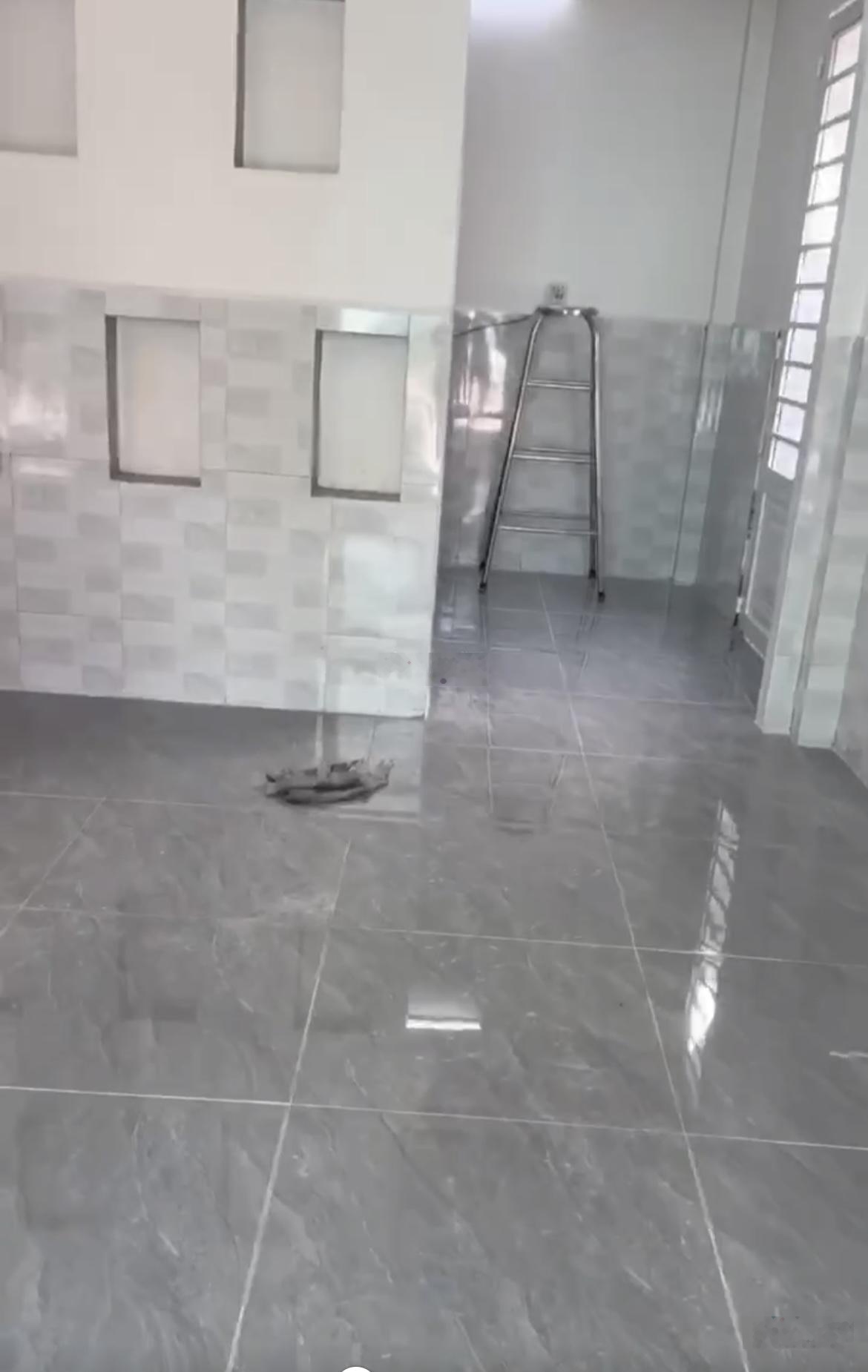 Bán nhà hẻm 1234 Lê Văn Lương Nhà Bè, DT 3x7.24m2 nở hậu, 1 trệt 1 lầu có ban công giá 979 tr