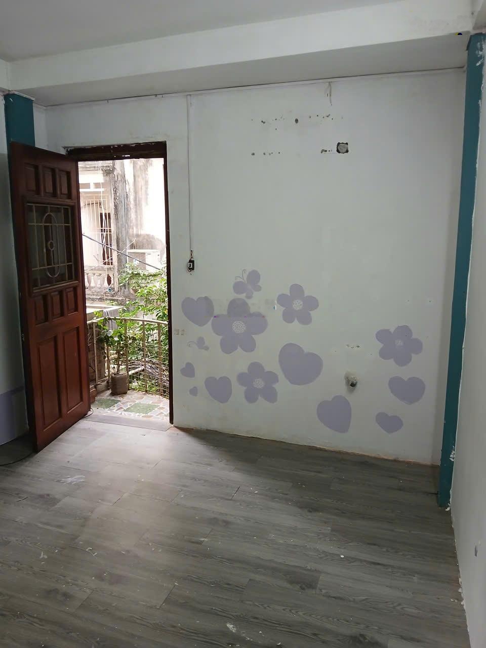 Cho thuê nhà ở lâu dài tại ngõ 4 Hoàng Hoa Thám, phù hợp với gia đình nhỏ