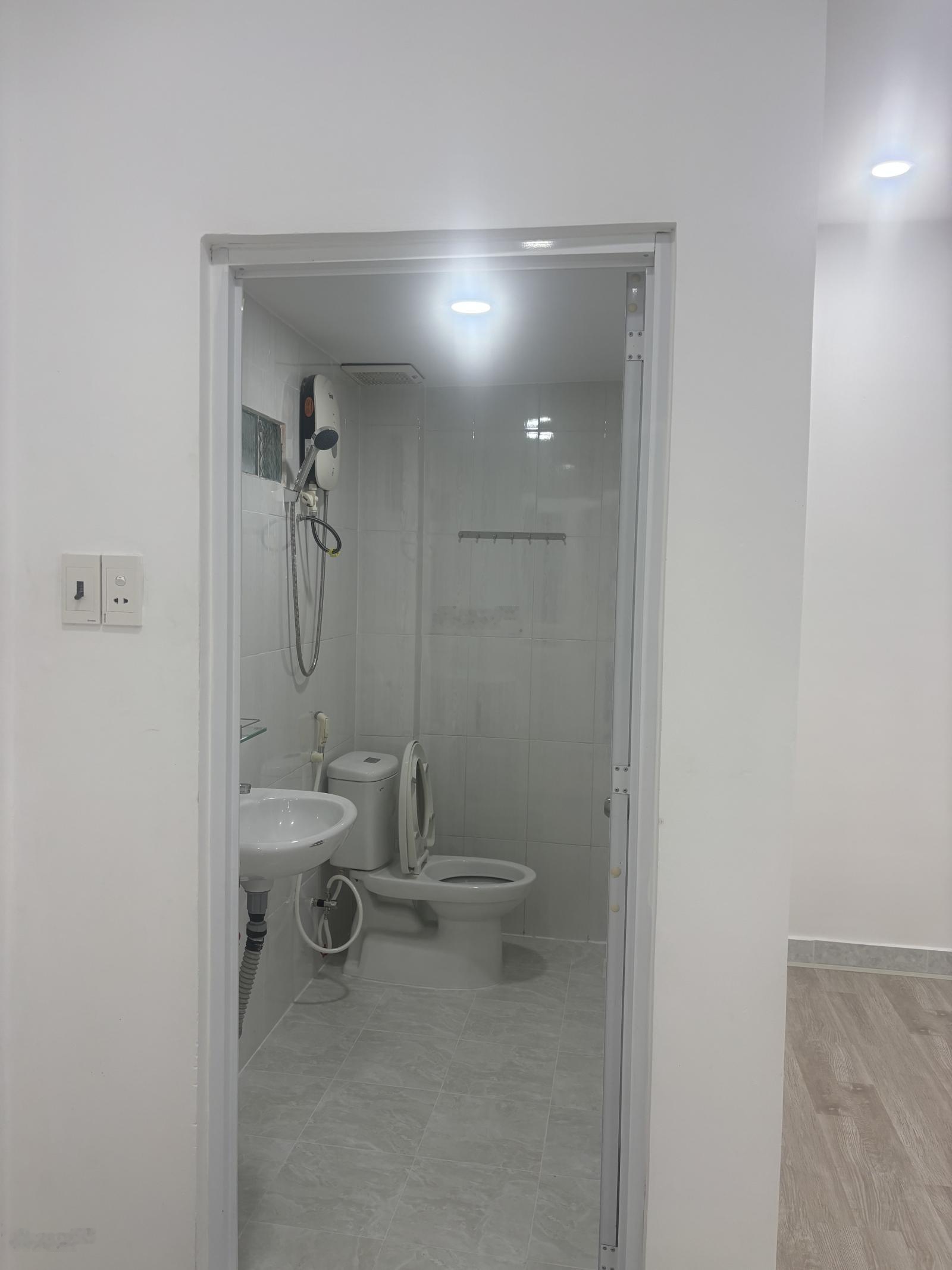 Cho thuê NR 52m2 tại Trung Tâm Quận 10, HCM