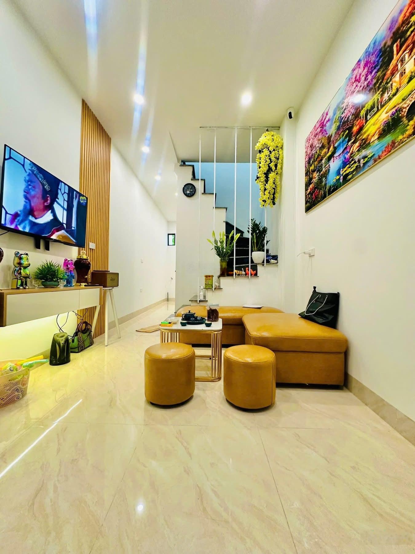 Siêu hiếm phố Trương Định: 23m2/ 2 tầng/ 2 phòng ngủ / giá 2,68 tỷ