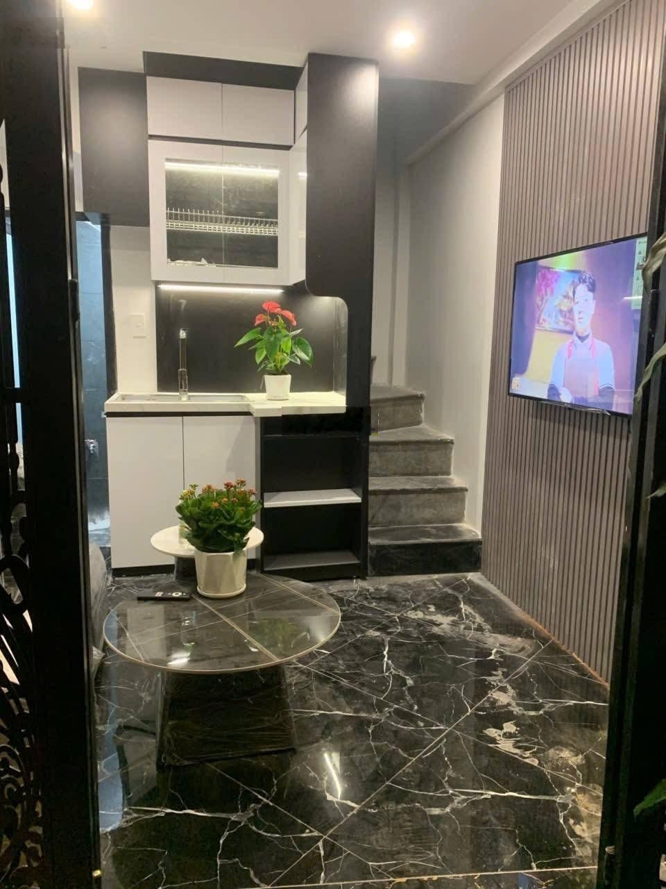 Hiếm Quán Thánh 15m2 5 tầng đồ sộ chỉ 3,89 tỷ ba ngủ sân rộng