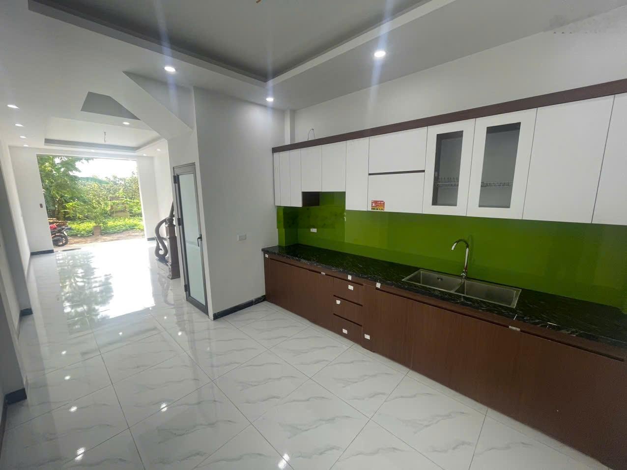 Nhà độc lập 4Tx43m2(5 ngủ)cổng phượng đồng đi vào 3 mặt thoáng gần đại học TDThể Thao giá 3,8 tỷ