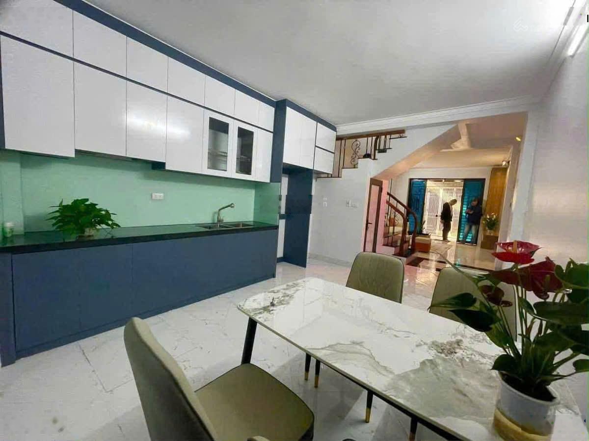 Nhà đẹp ở ngay phố Định Công Thượng 42/45m2 - 3 tầng - giá 3,18 tỷ