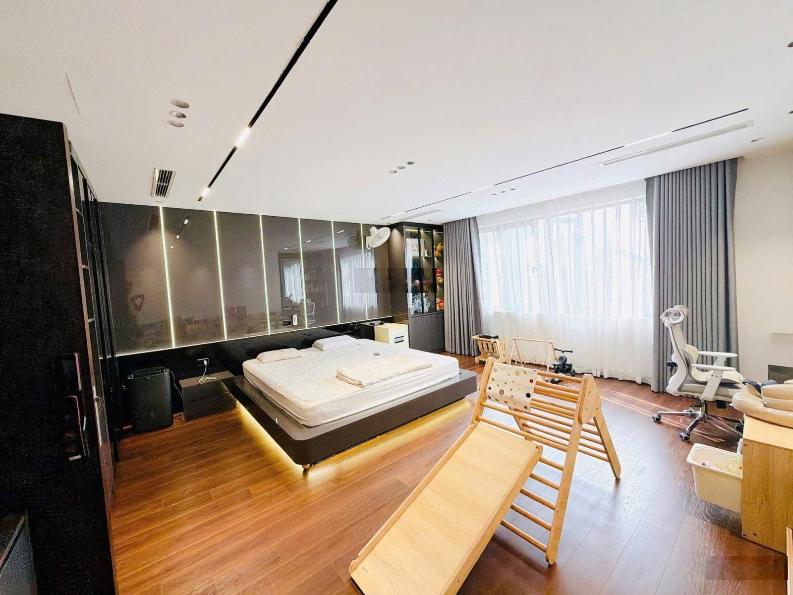 Cần bán nhà phố Đội Cấn. 50m2x5 tầng, MT: 4m. Ngõ thông, 20m ra phố, full nội thất. 12,8tỷ. Ba Đình