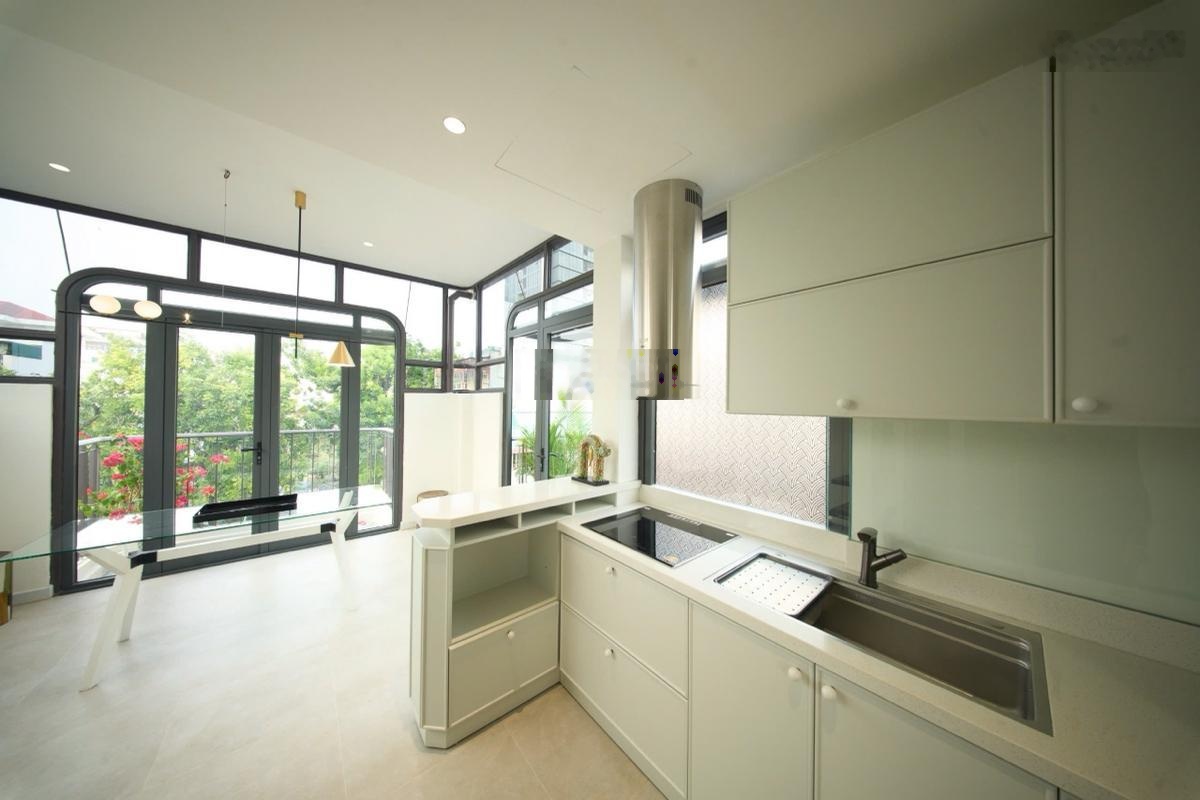 Bán nhà giảng võ - ba đình - lô góc 3 mặt thoáng - full nội thất. dt: 36m 5 tầng tầng thang máy oto