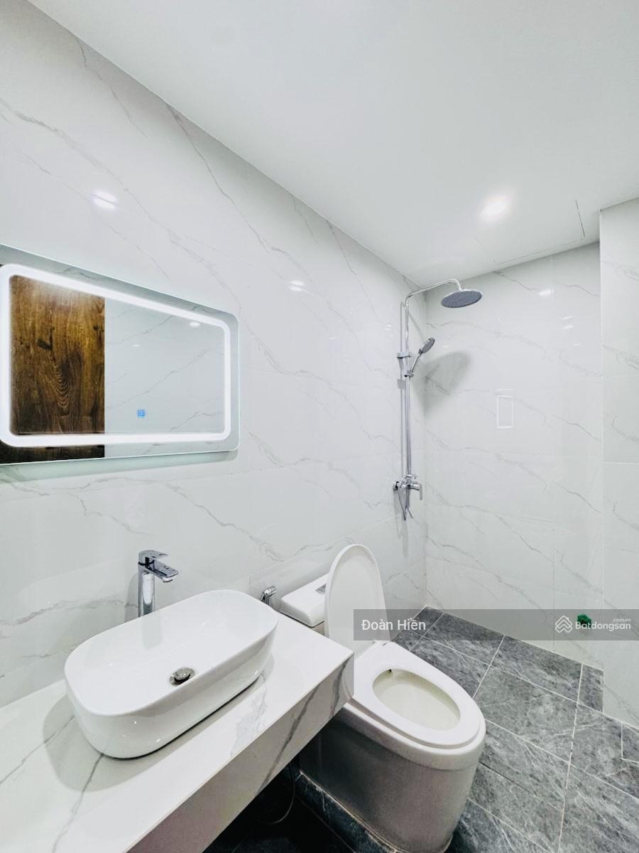 Đừng bỏ lỡ nhà đẹp Liễu Giai. 4 chỗ đỗ, sát phố, ngõ thông văn minh, nội thất gỗ sịn, ở sướng, 41m2